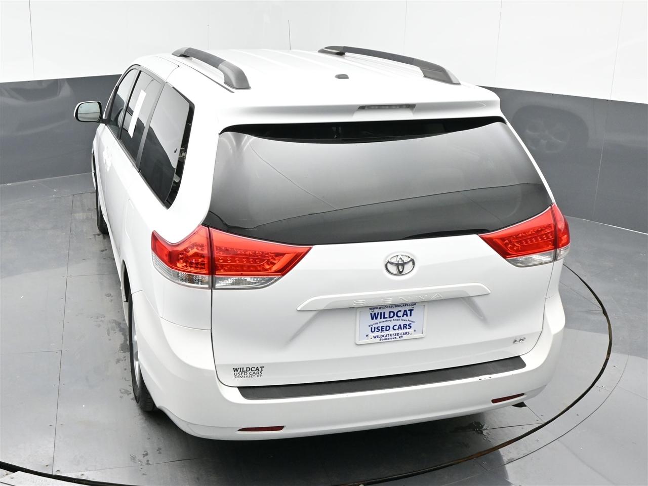 Toyota Sienna LE FWD 8-Passenger V6 2012