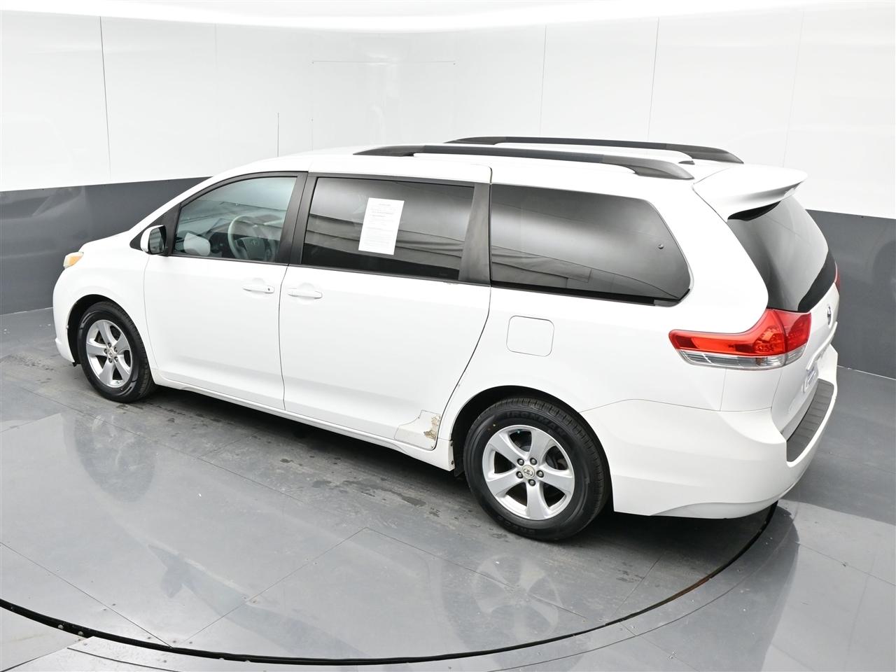 Toyota Sienna LE FWD 8-Passenger V6 2012