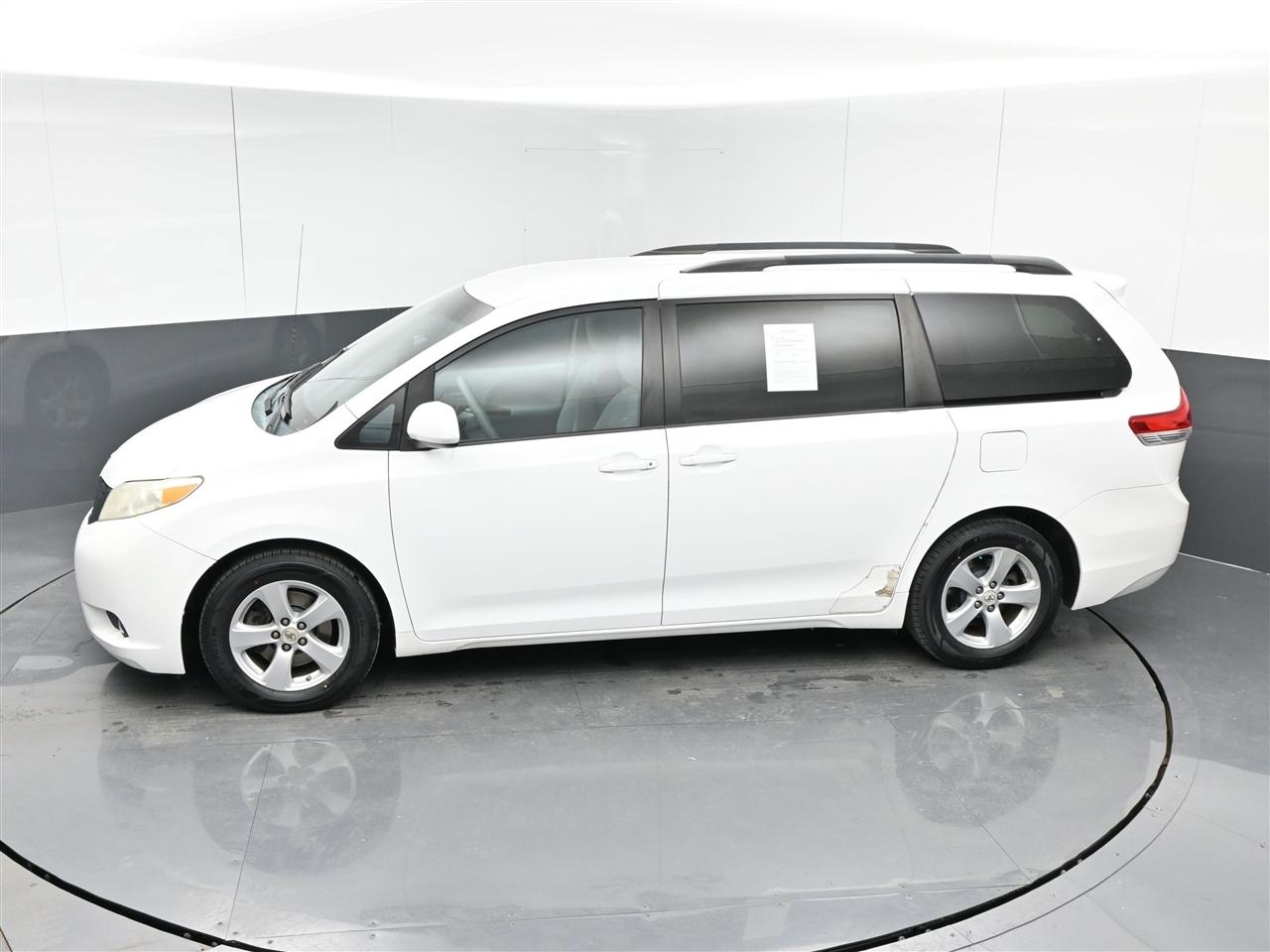 Toyota Sienna LE FWD 8-Passenger V6 2012