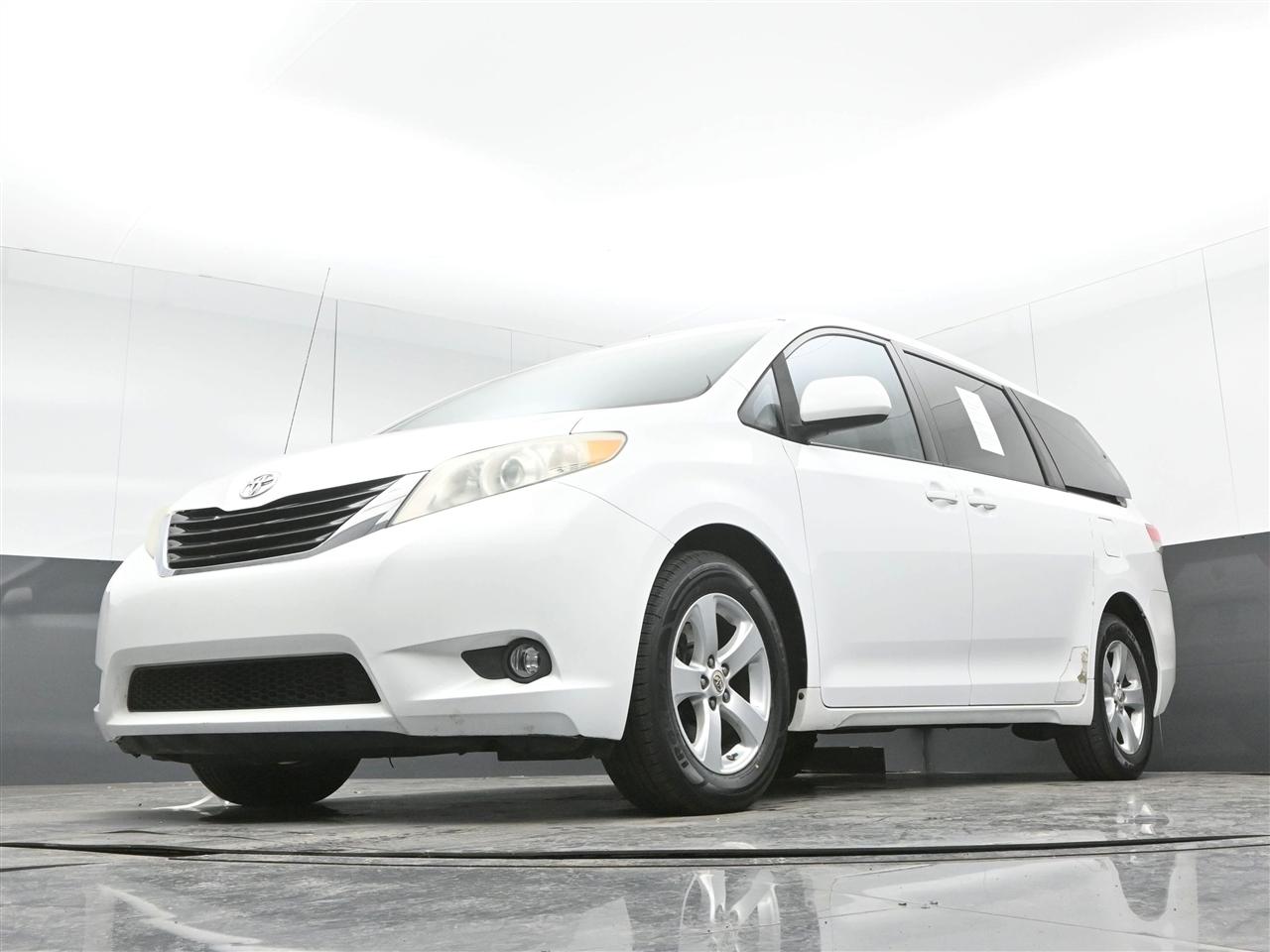 Toyota Sienna LE FWD 8-Passenger V6 2012