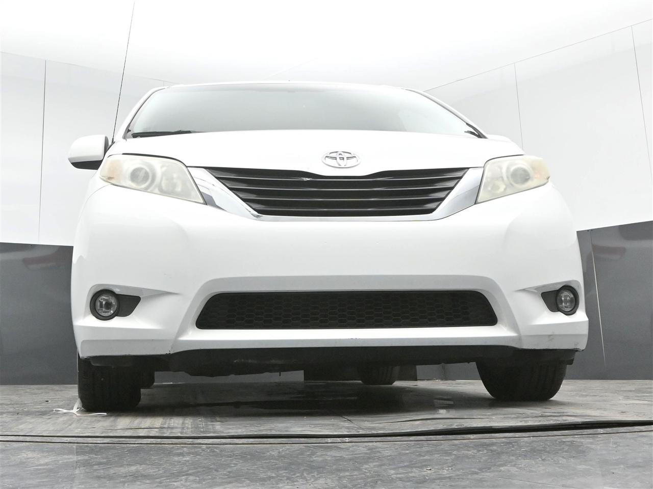 Toyota Sienna LE FWD 8-Passenger V6 2012