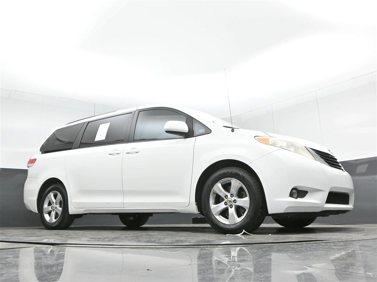Toyota Sienna LE FWD 8-Passenger V6 2012