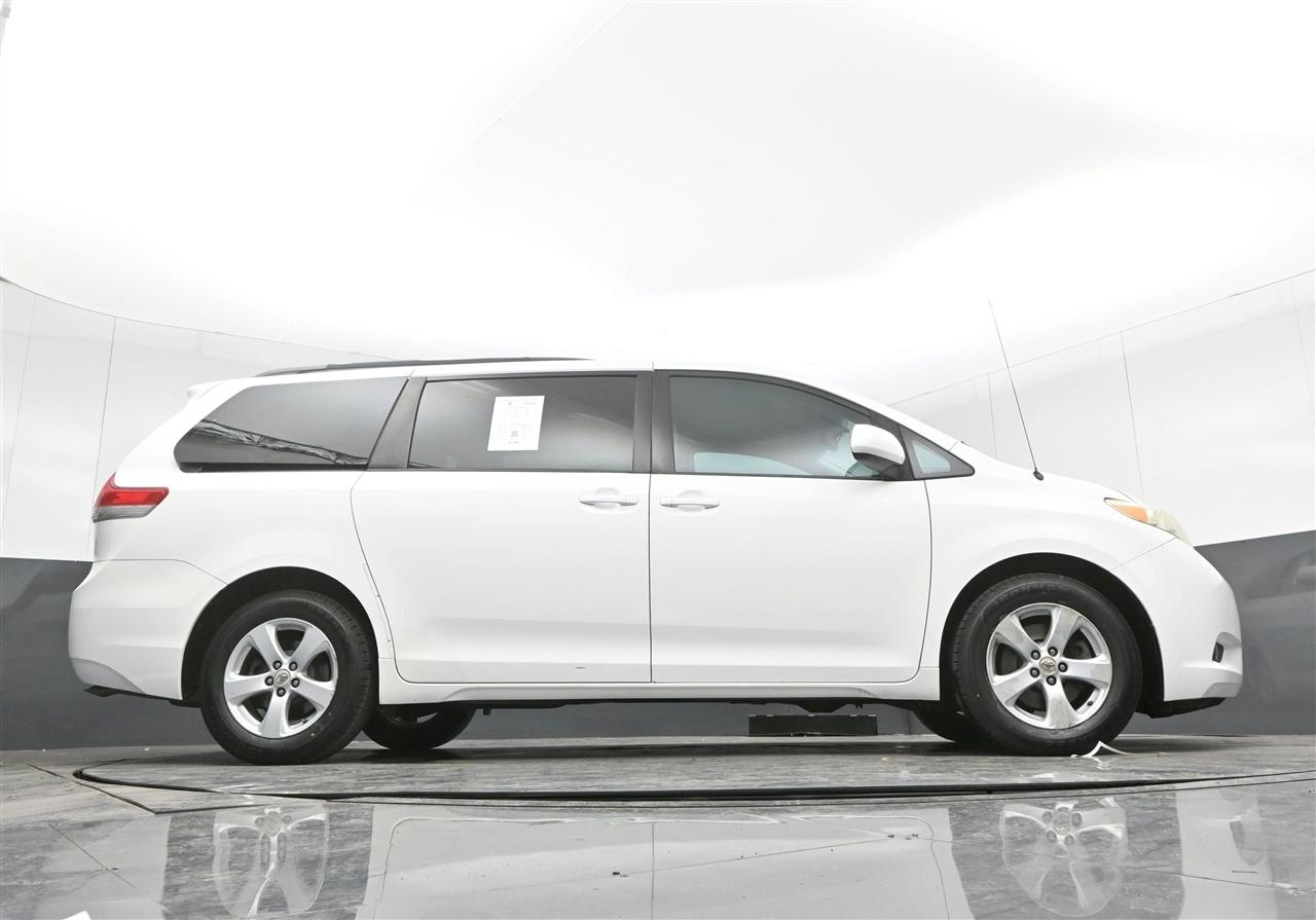 Toyota Sienna LE FWD 8-Passenger V6 2012