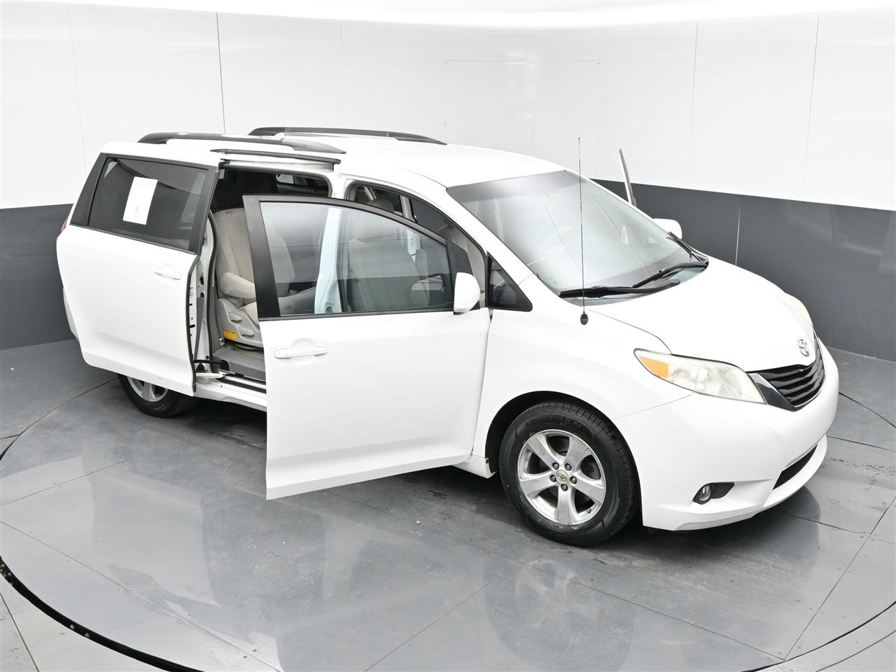 Toyota Sienna LE FWD 8-Passenger V6 2012