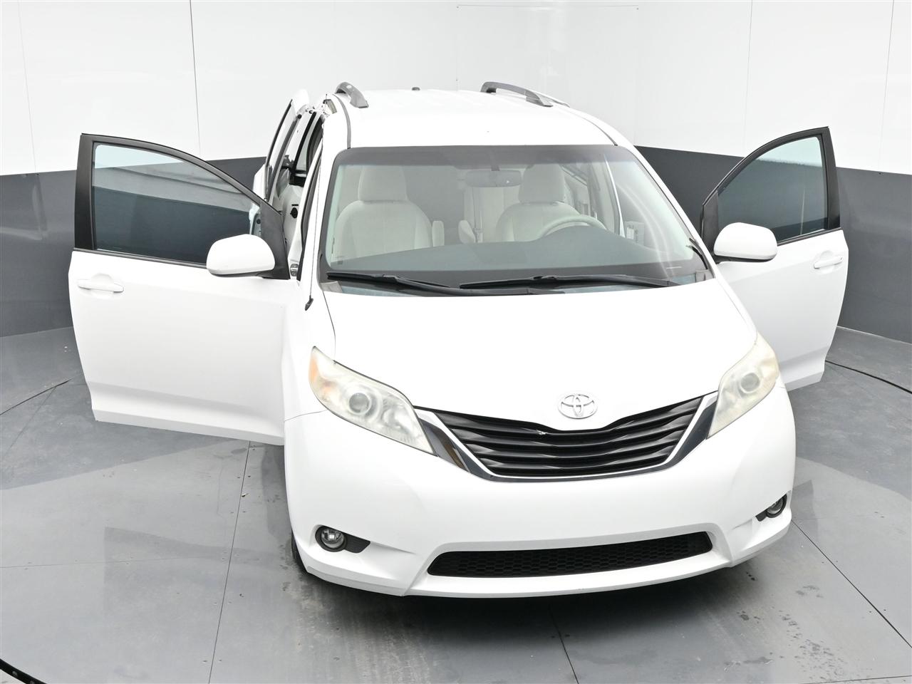 Toyota Sienna LE FWD 8-Passenger V6 2012