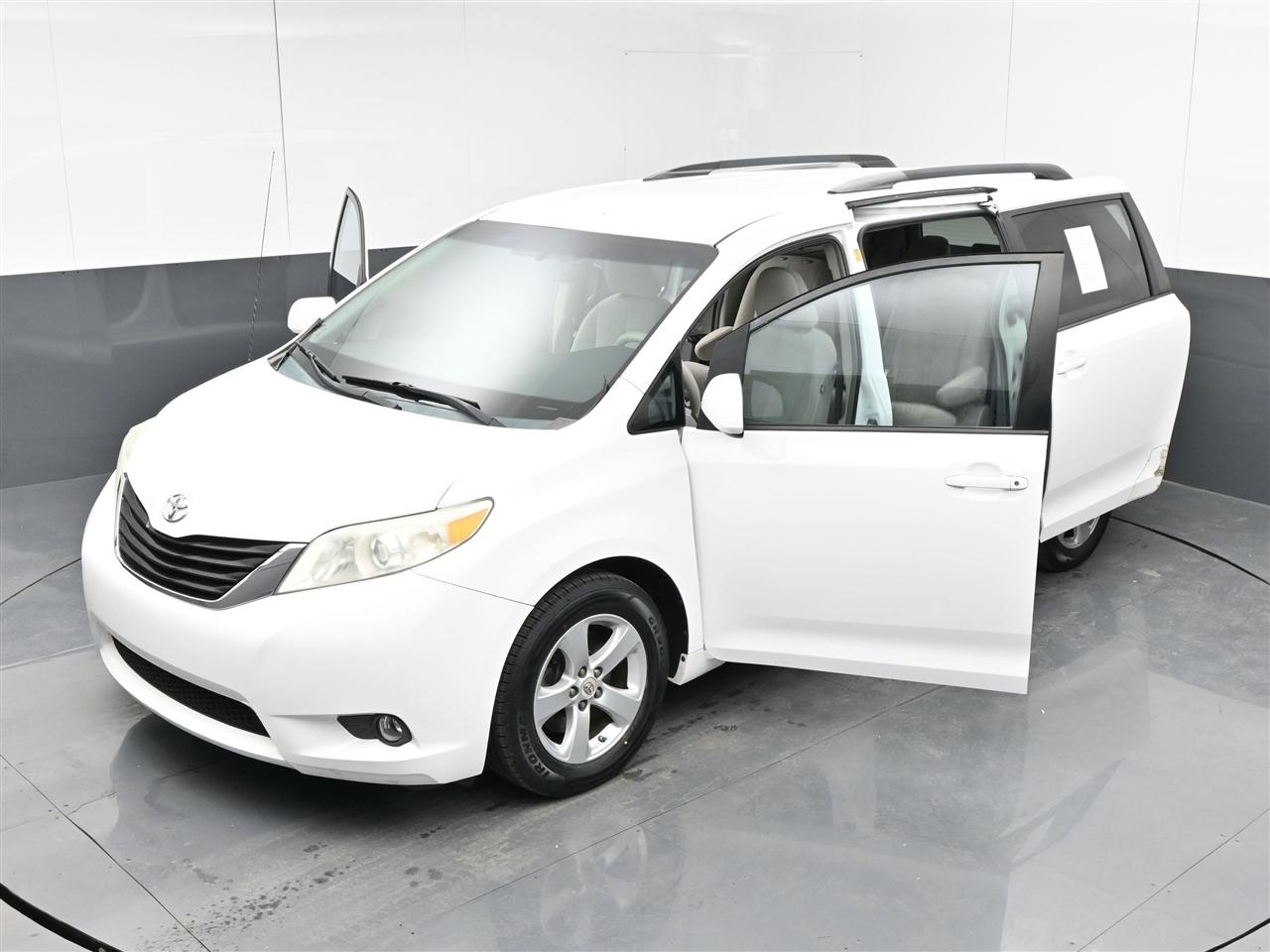 Toyota Sienna LE FWD 8-Passenger V6 2012