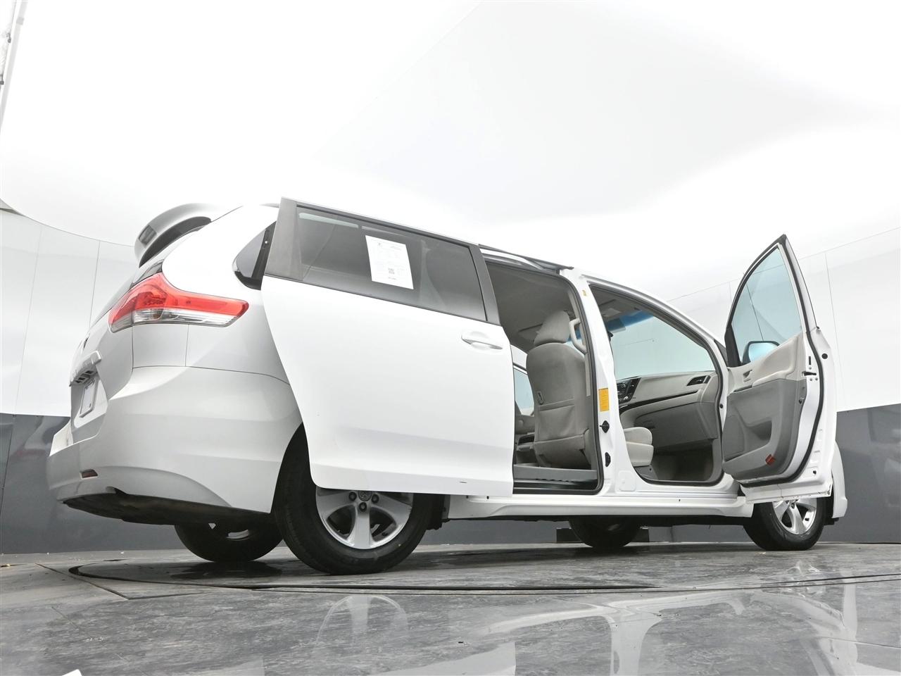 Toyota Sienna LE FWD 8-Passenger V6 2012