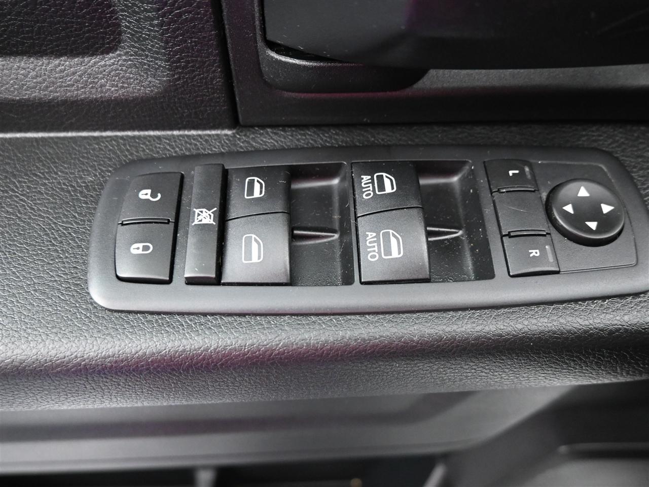 RAM 1500 Tradesman Quad Cab 4WD 2017