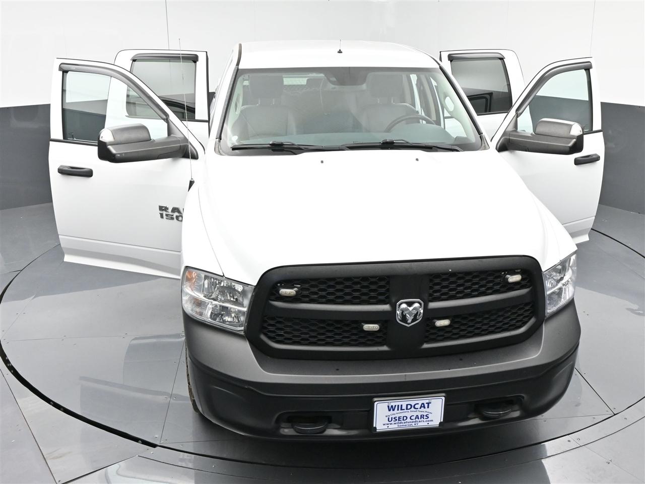RAM 1500 Tradesman Quad Cab 4WD 2017
