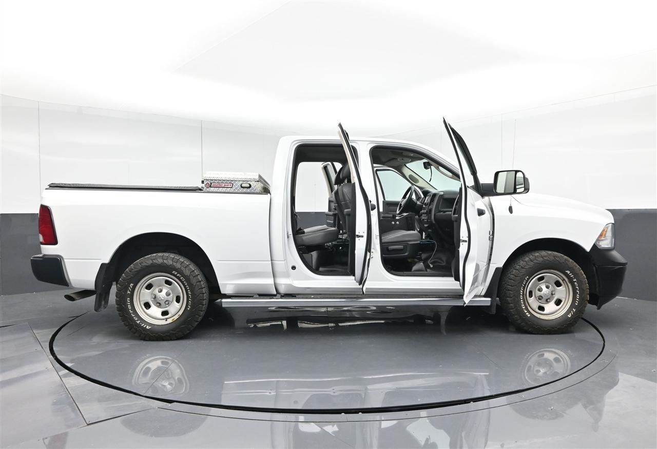 RAM 1500 Tradesman Quad Cab 4WD 2017