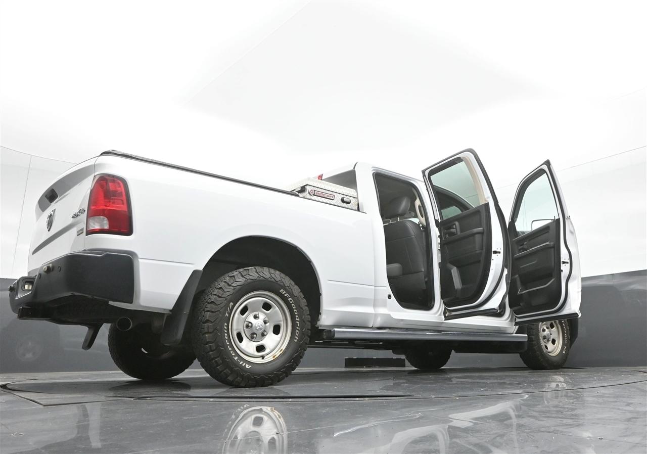 RAM 1500 Tradesman Quad Cab 4WD 2017