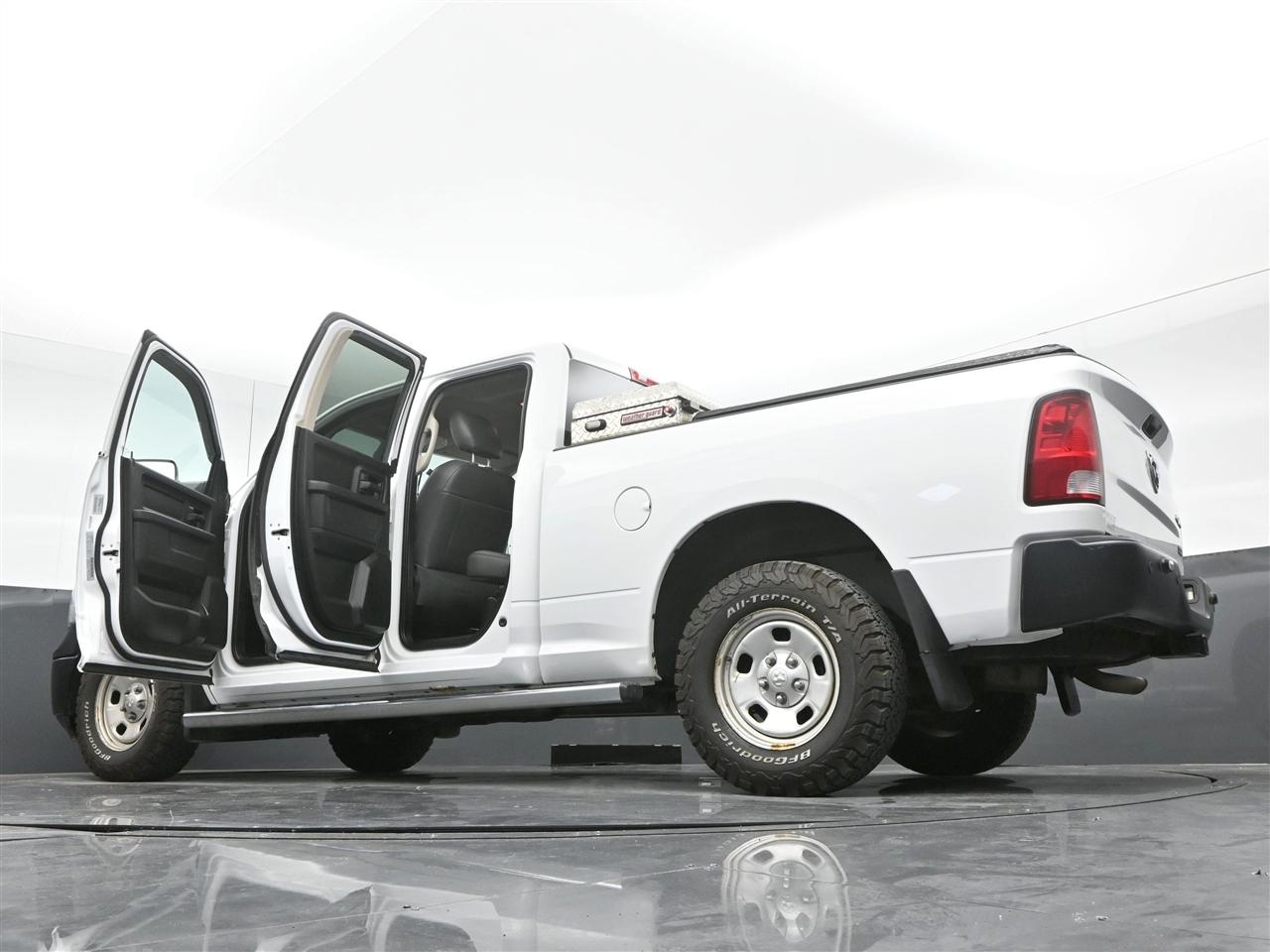 RAM 1500 Tradesman Quad Cab 4WD 2017