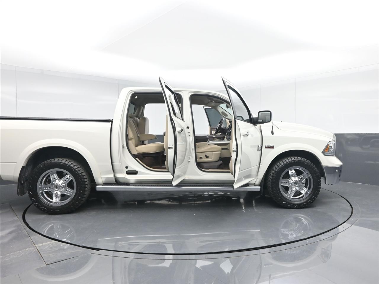 RAM 1500 Laramie Crew Cab SWB 4WD 2017