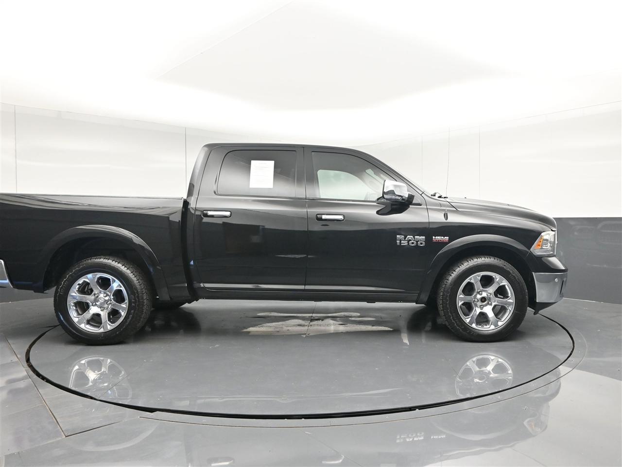 RAM 1500 Laramie Crew Cab SWB 4WD 2017