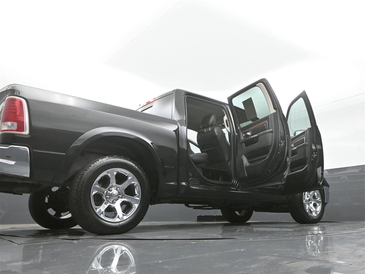 RAM 1500 Laramie Crew Cab SWB 4WD 2017