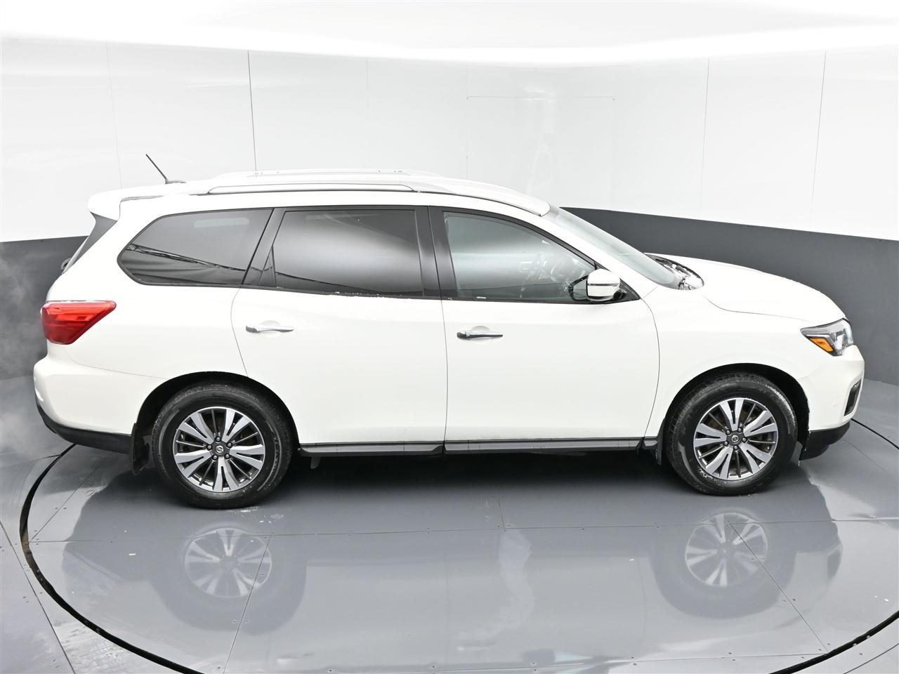 Nissan Pathfinder SV 2WD 2017