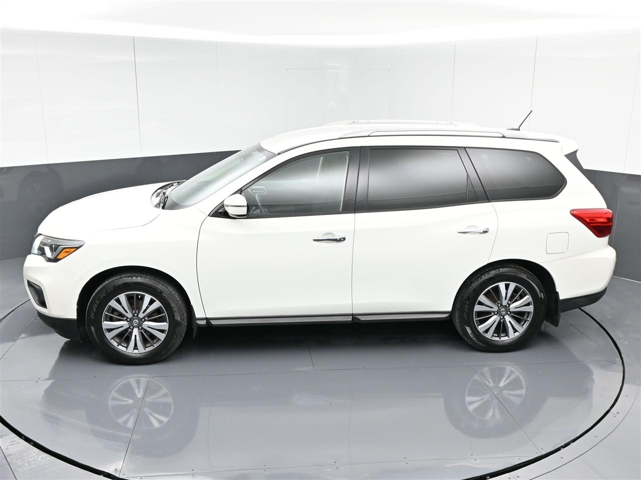 Nissan Pathfinder SV 2WD 2017