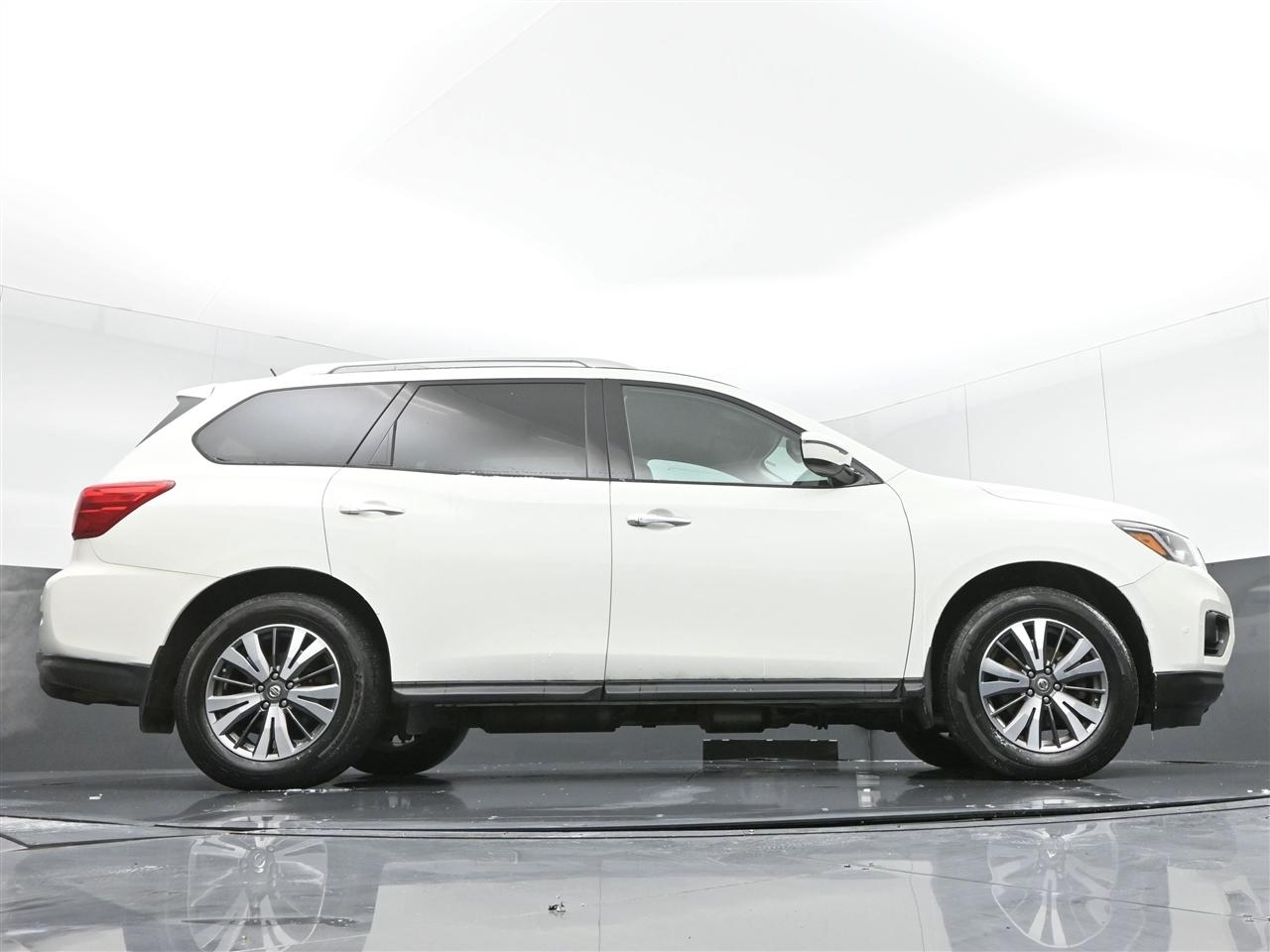 Nissan Pathfinder SV 2WD 2017