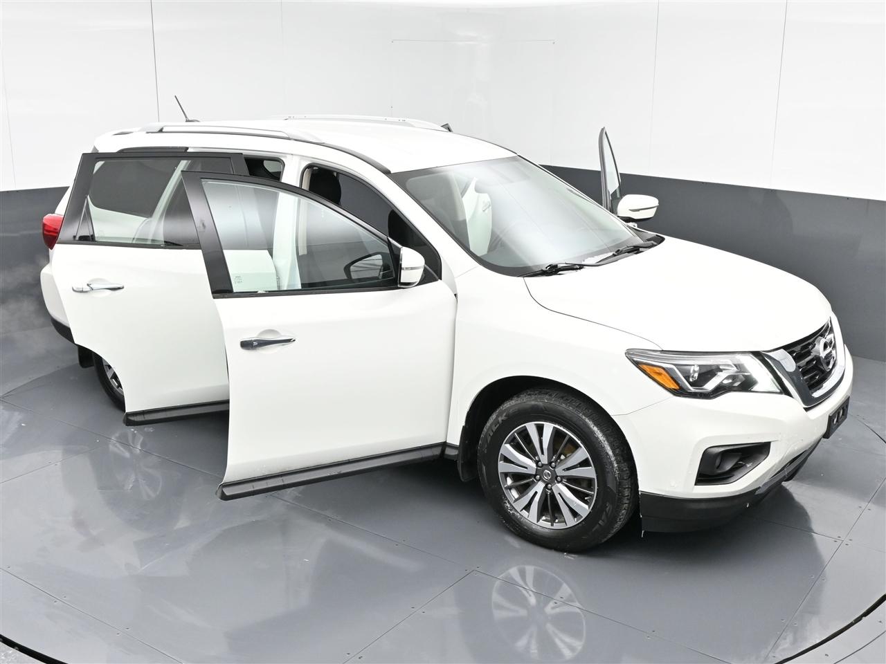 Nissan Pathfinder SV 2WD 2017