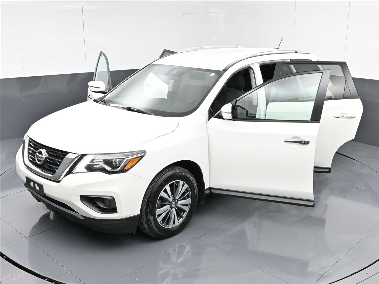 Nissan Pathfinder SV 2WD 2017