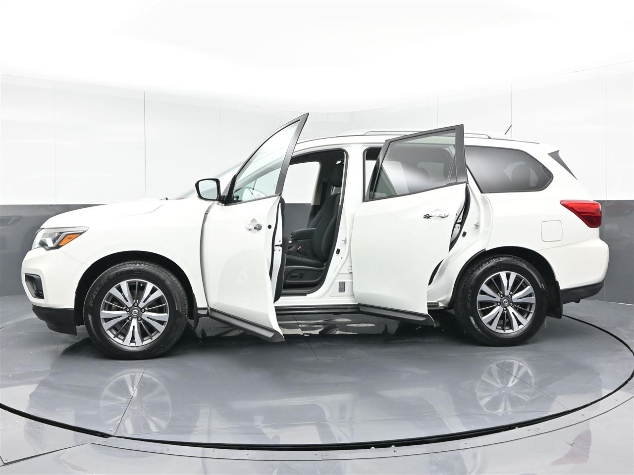 Nissan Pathfinder SV 2WD 2017