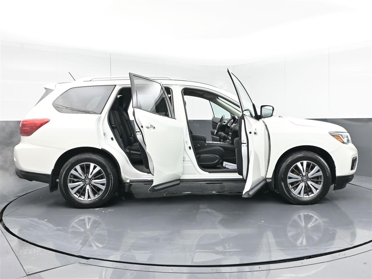 Nissan Pathfinder SV 2WD 2017