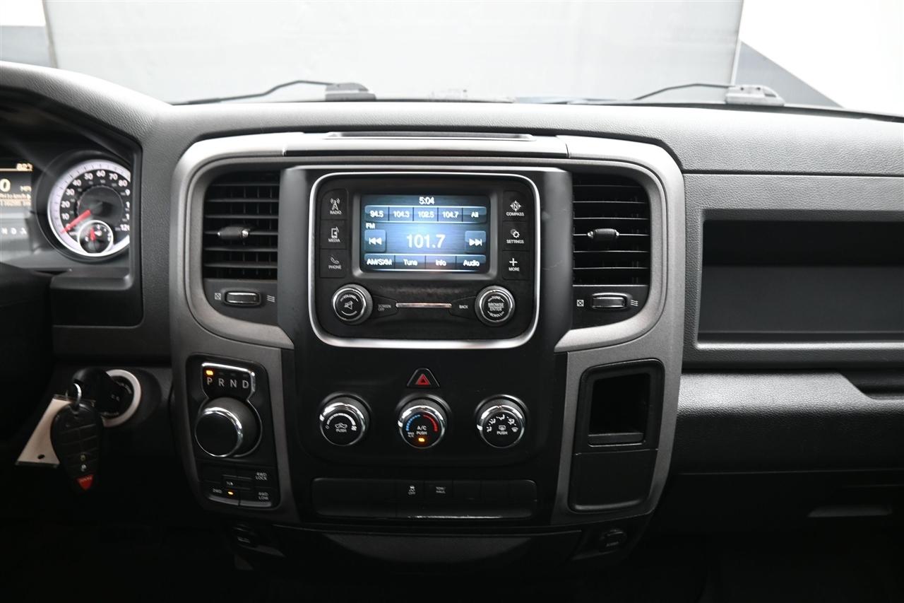 RAM 1500 Tradesman Quad Cab 4WD 2015