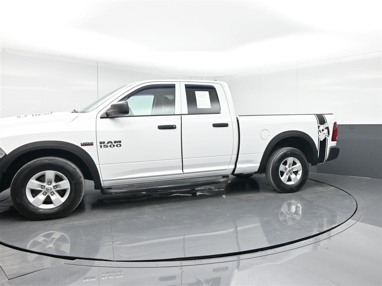 RAM 1500 Tradesman Quad Cab 2WD 2016