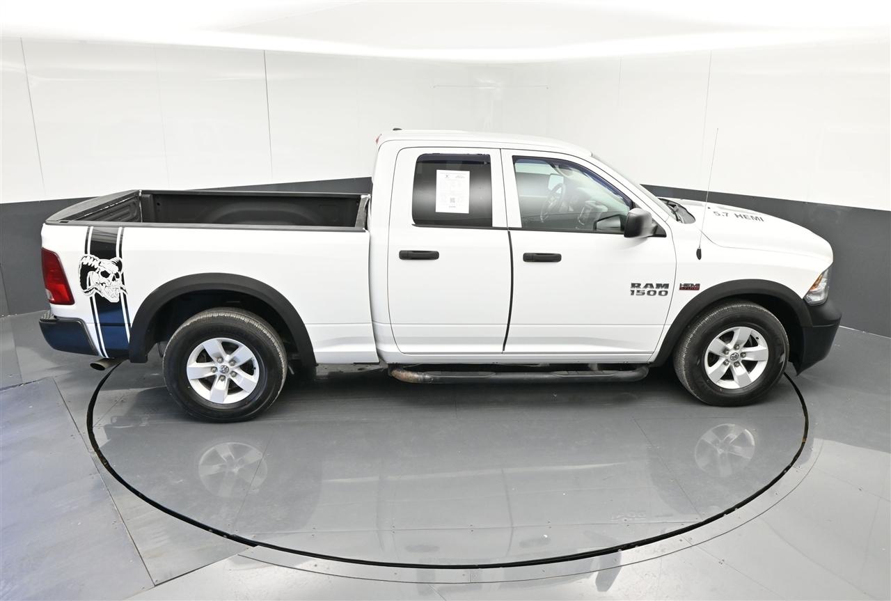 RAM 1500 Tradesman Quad Cab 2WD 2016
