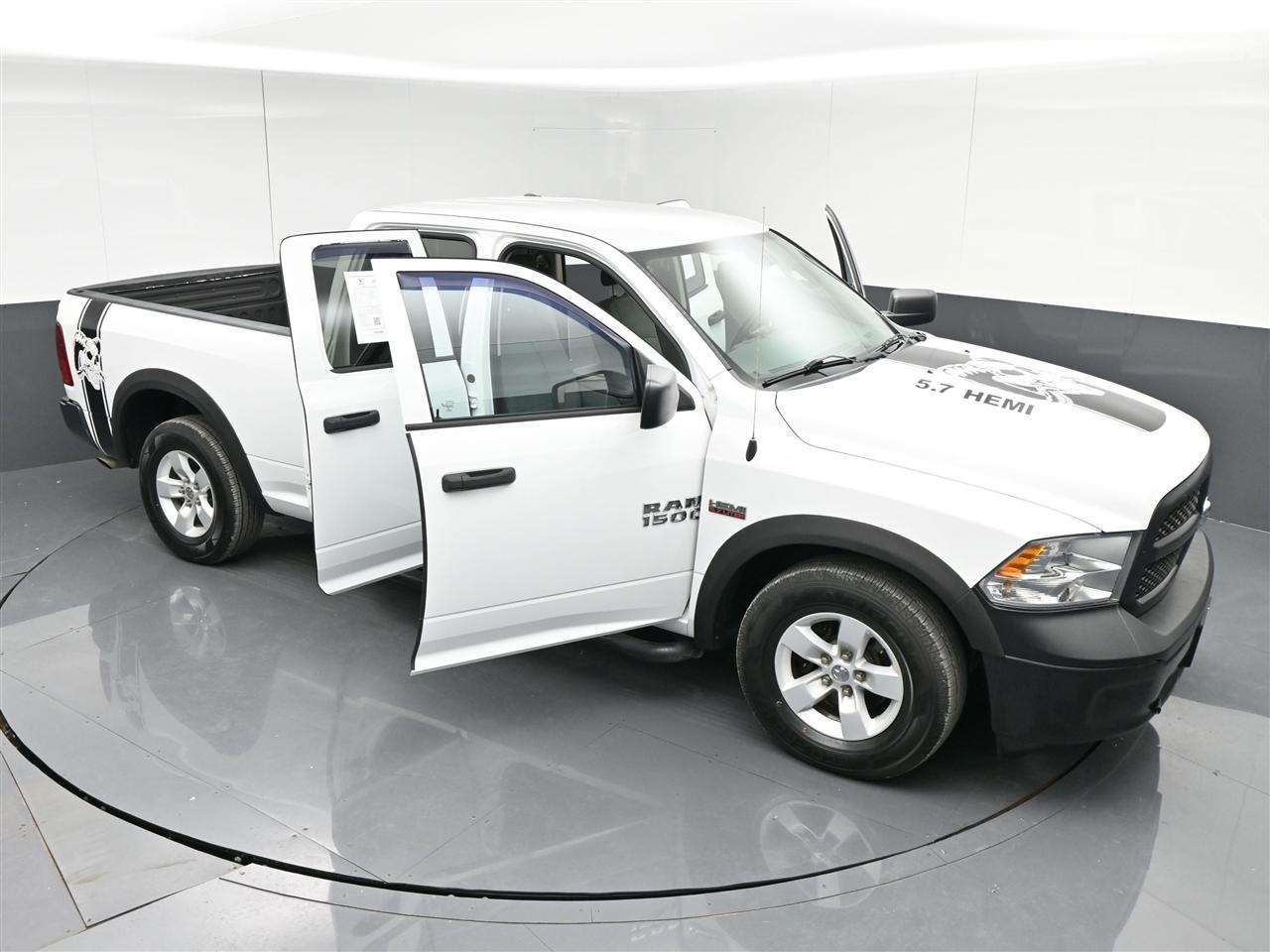 RAM 1500 Tradesman Quad Cab 2WD 2016