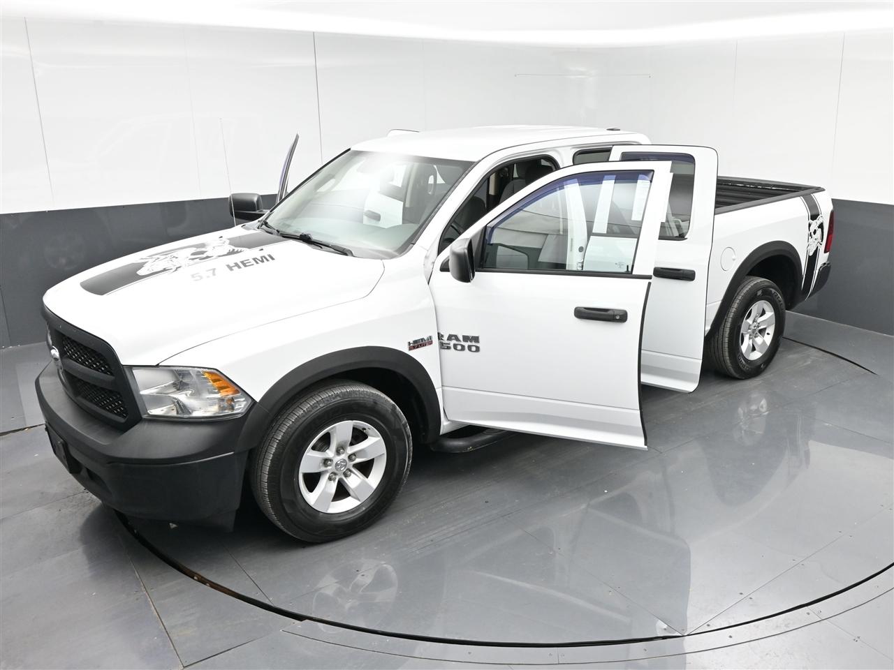 RAM 1500 Tradesman Quad Cab 2WD 2016