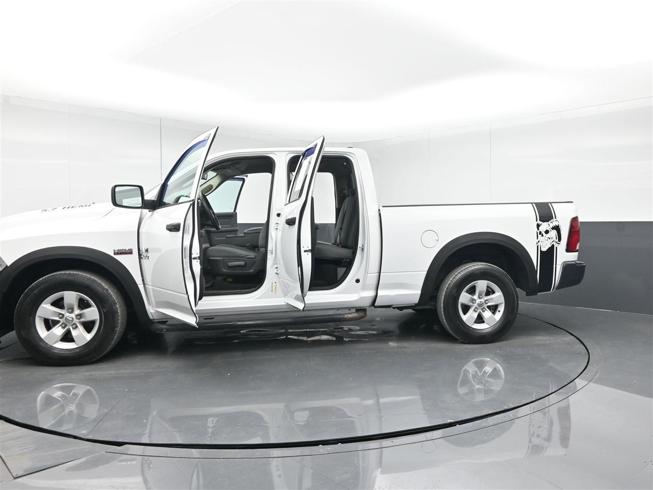 RAM 1500 Tradesman Quad Cab 2WD 2016