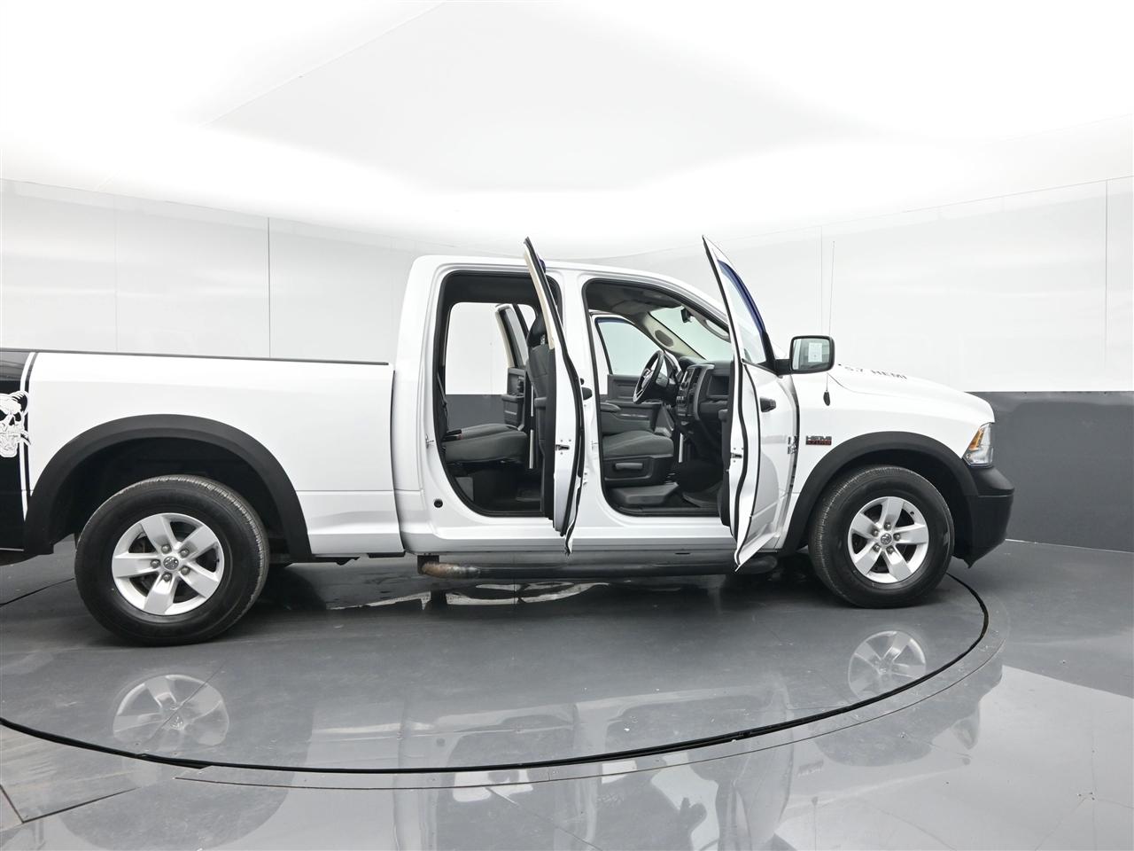 RAM 1500 Tradesman Quad Cab 2WD 2016