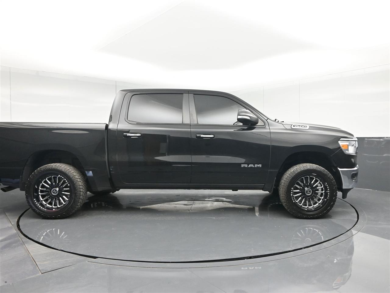 View vehicle photo 4