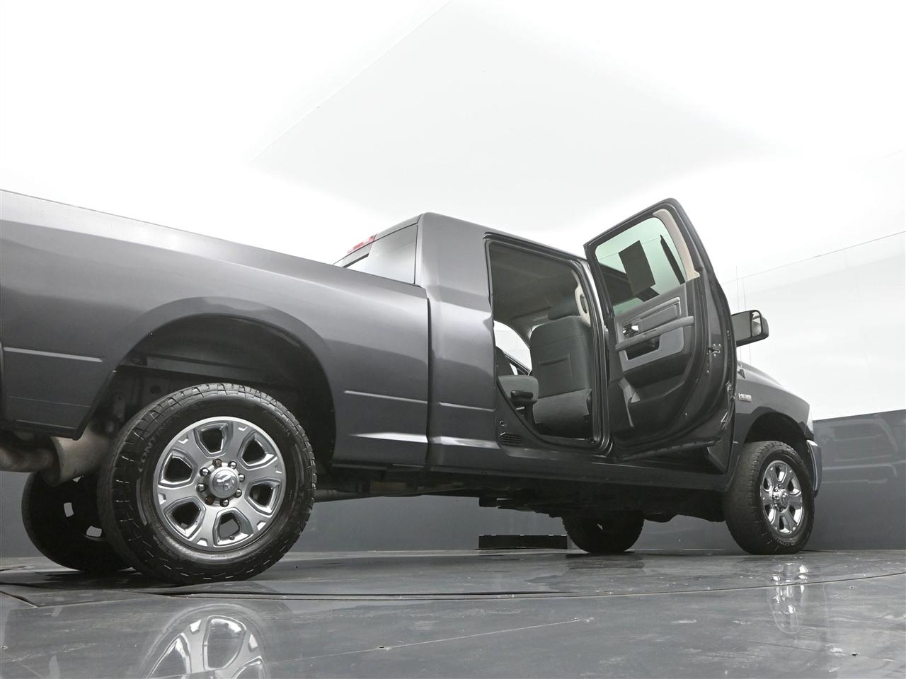 RAM 2500 SLT Mega Cab 4WD 2018