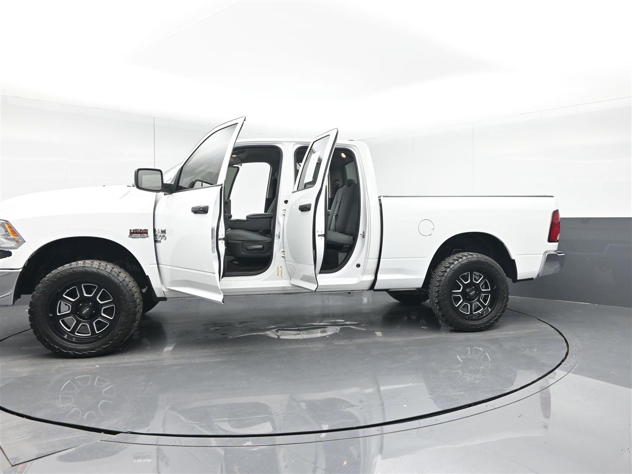 RAM 1500 Classic Tradesman Quad Cab 4WD 2019