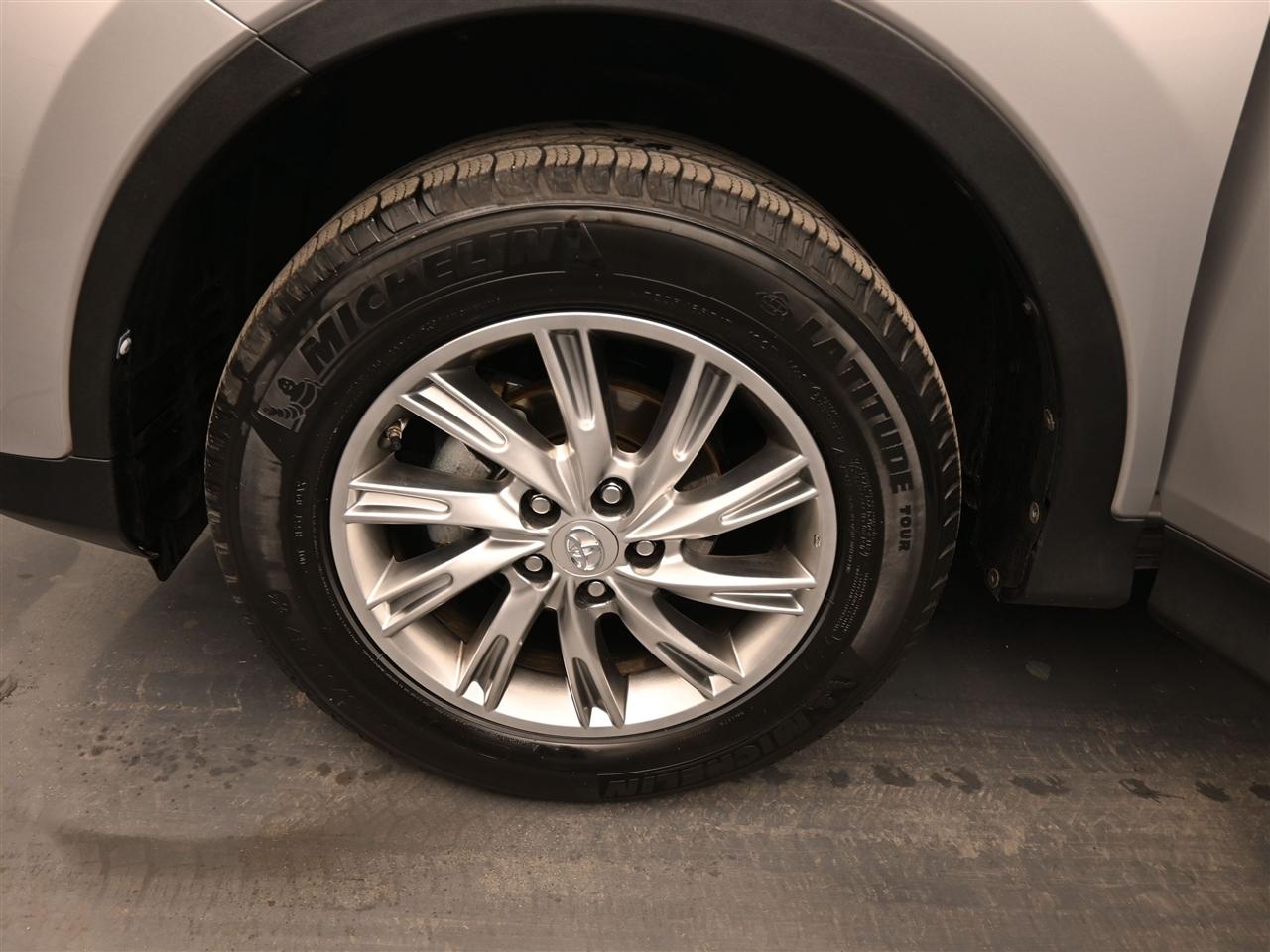 Toyota RAV4 LE AWD 2014