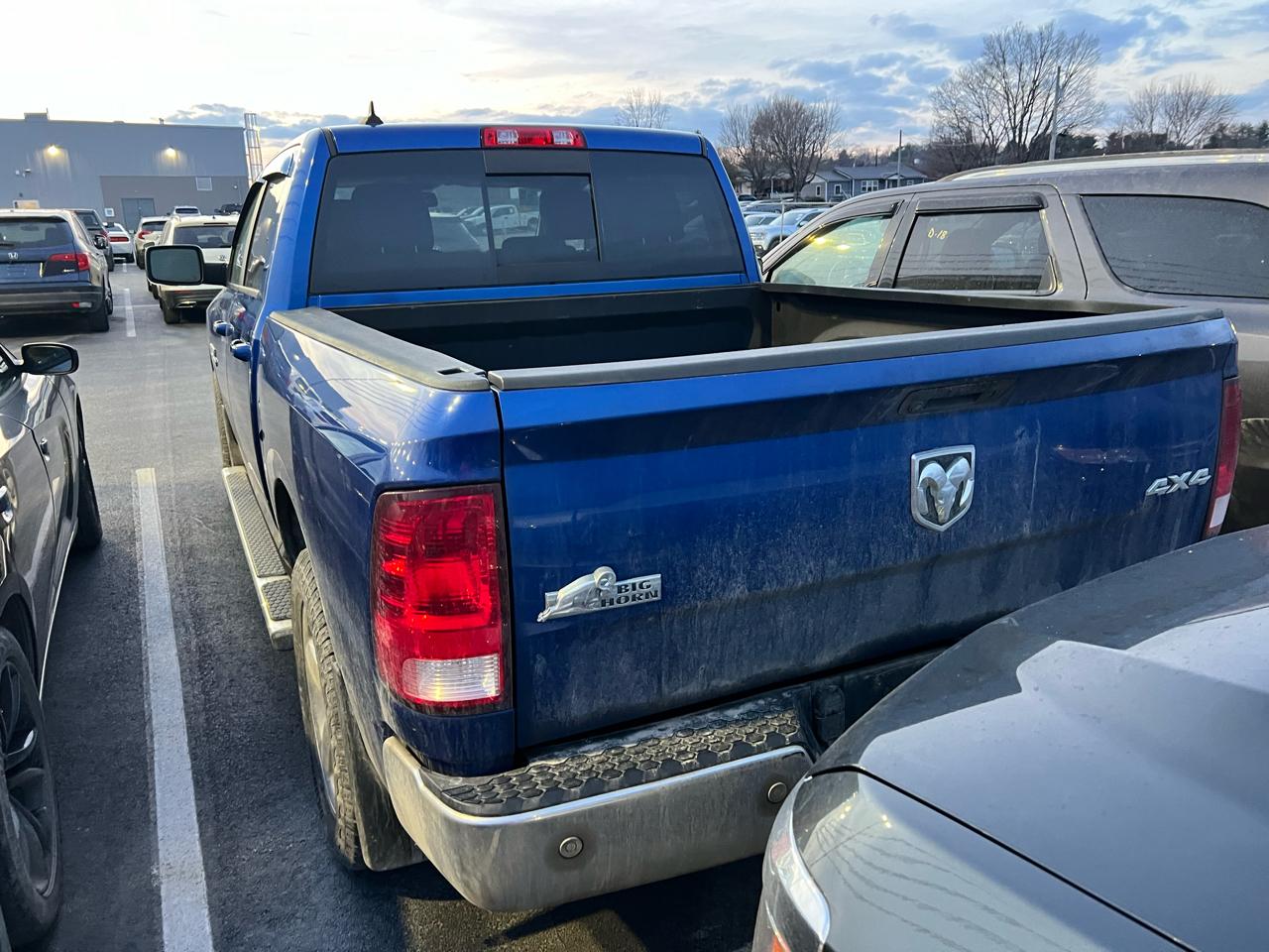 RAM 1500 SLT Crew Cab SWB 4WD 2017