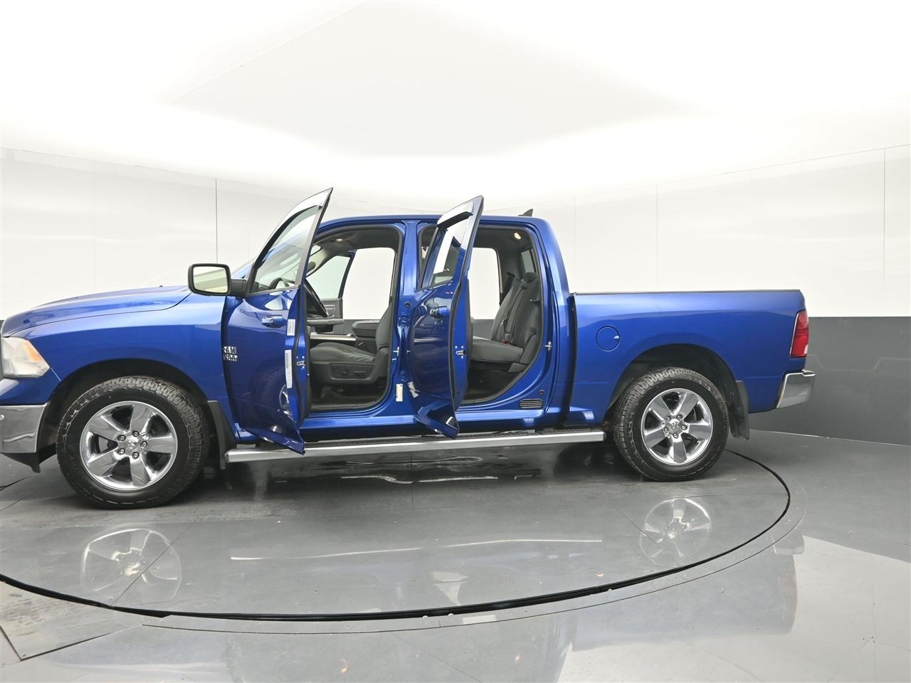 RAM 1500 SLT Crew Cab SWB 4WD 2017