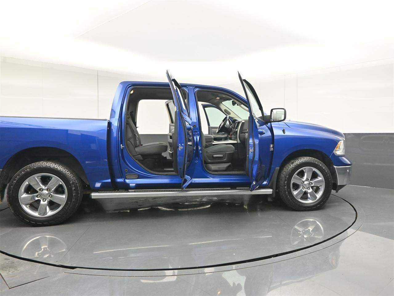 RAM 1500 SLT Crew Cab SWB 4WD 2017