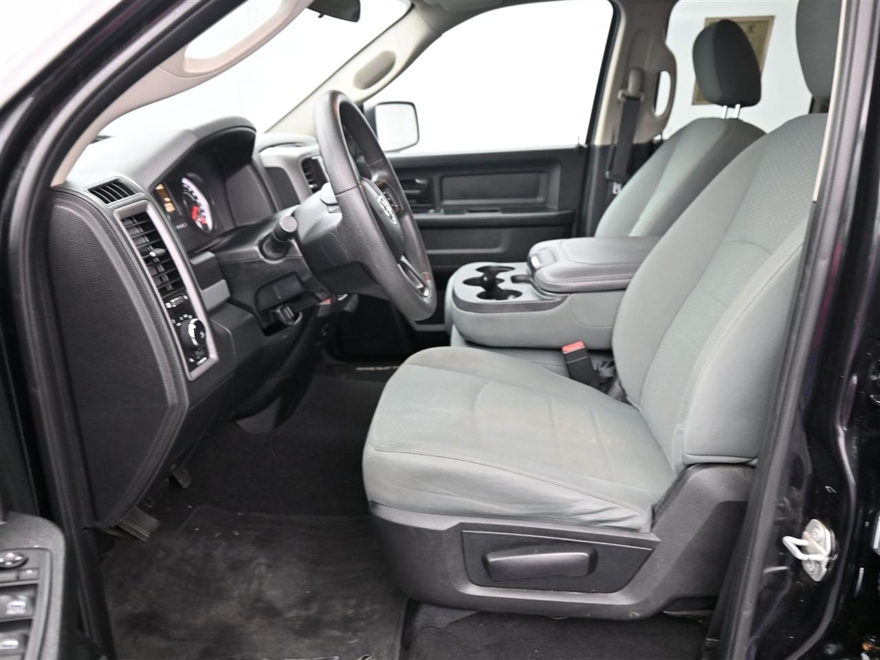 RAM 1500 Tradesman Quad Cab 4WD 2018