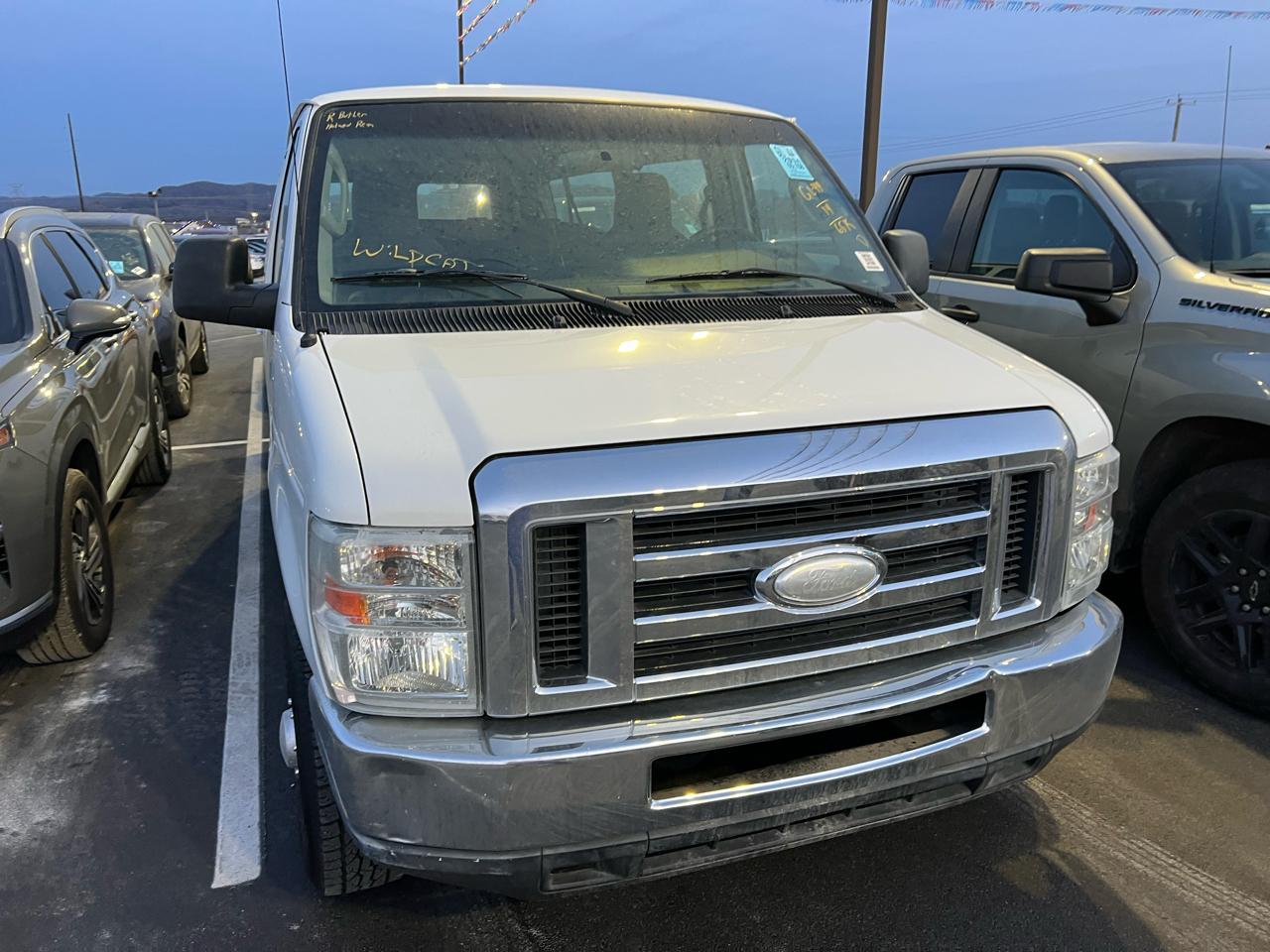Ford Econoline E-350 XLT Super Duty Extended 2014