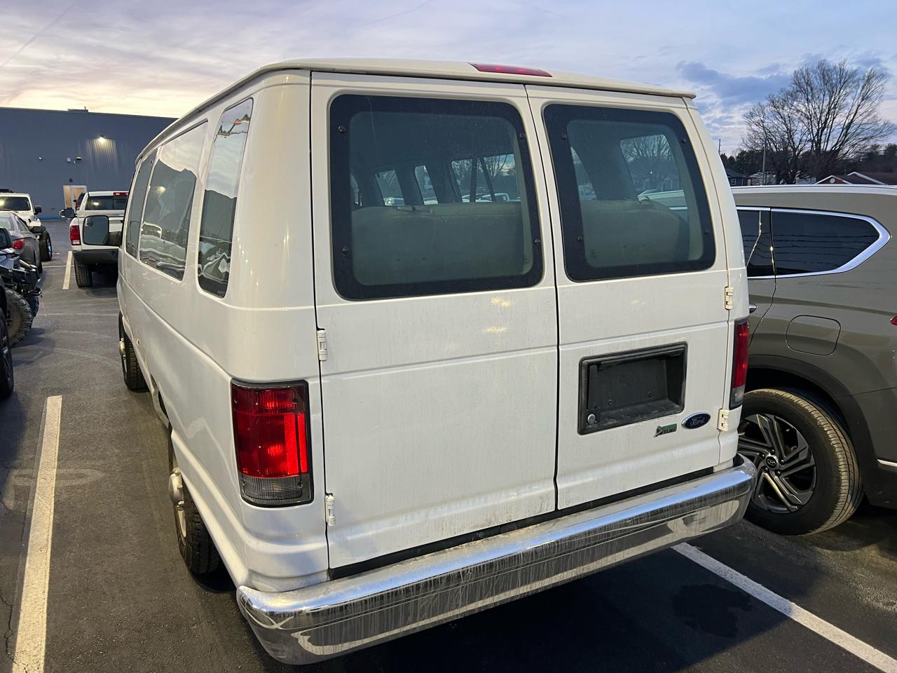 Ford Econoline E-350 XLT Super Duty Extended 2014