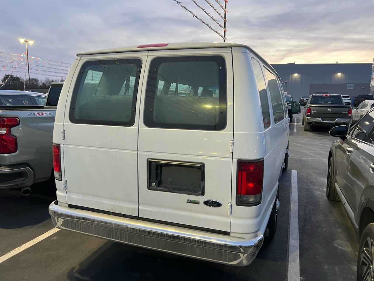 Ford Econoline E-350 XLT Super Duty Extended 2014