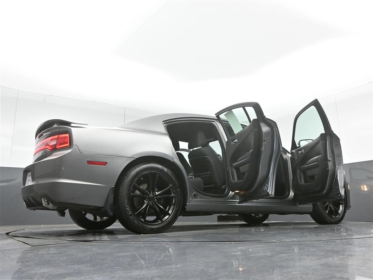 Dodge Charger SE 2011