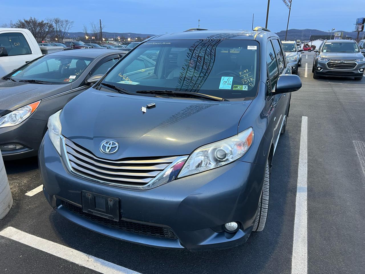 Toyota Sienna XLE 7-Passenger AWD 2017