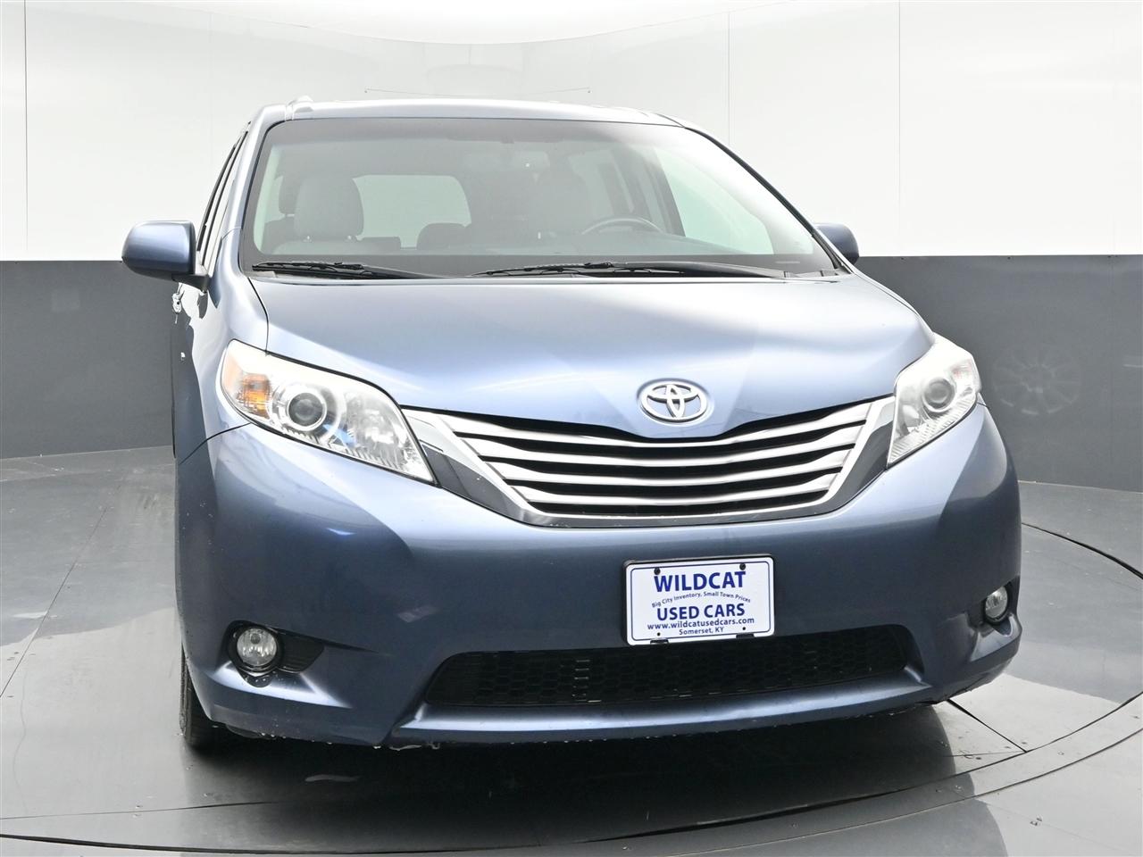 Toyota Sienna XLE 7-Passenger AWD 2017