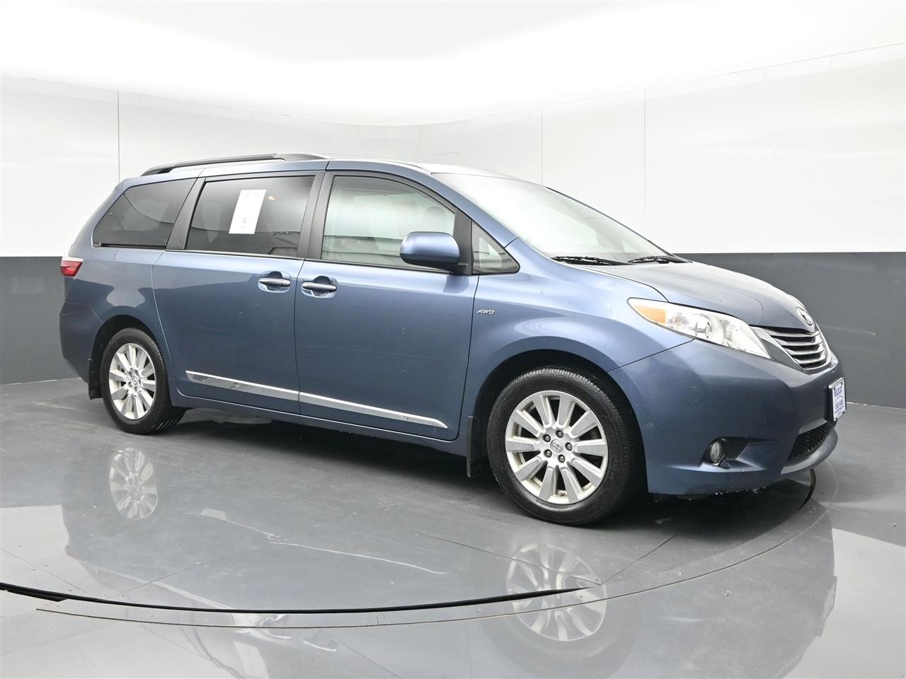 Toyota Sienna XLE 7-Passenger AWD 2017