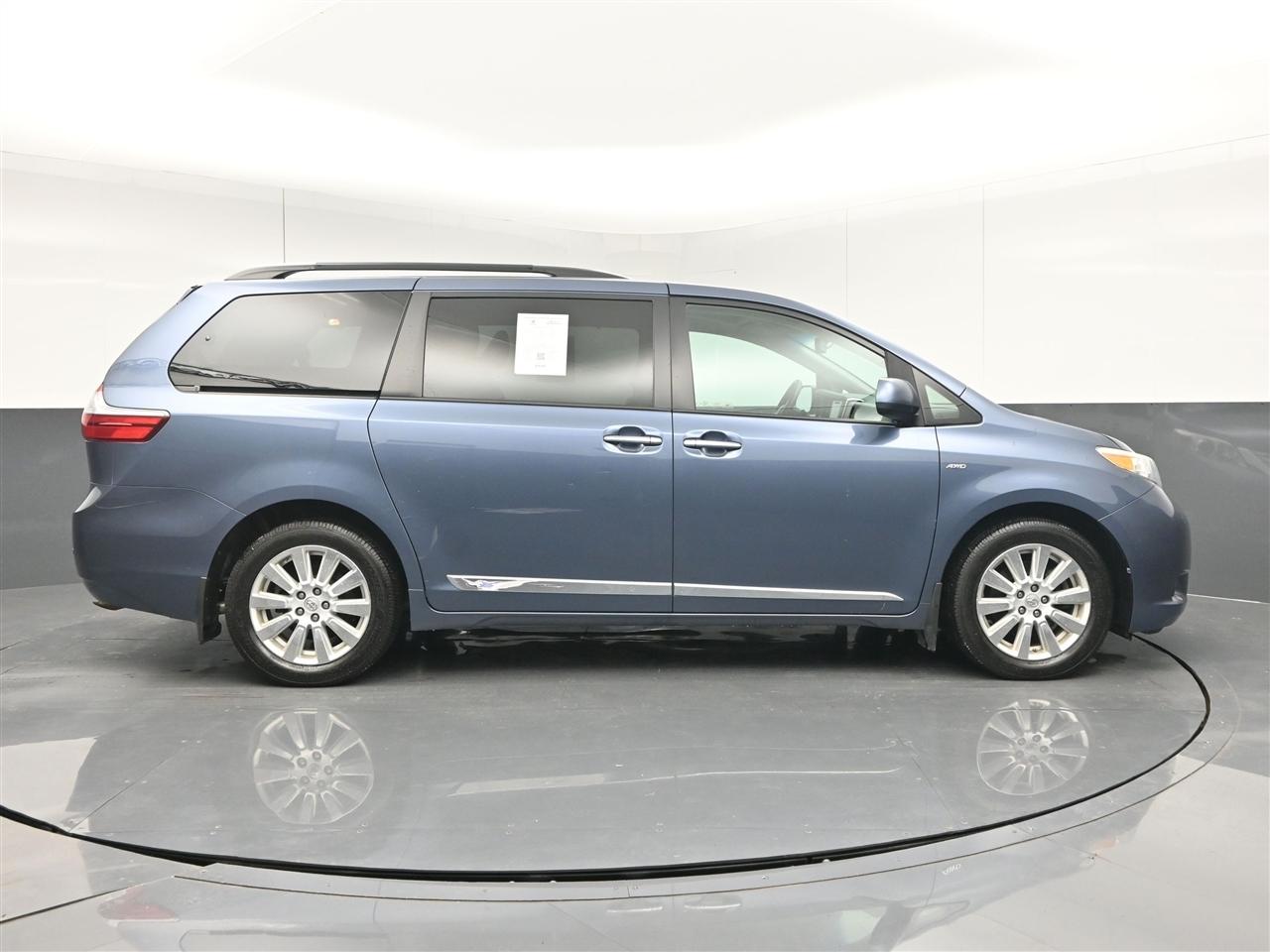 Toyota Sienna XLE 7-Passenger AWD 2017