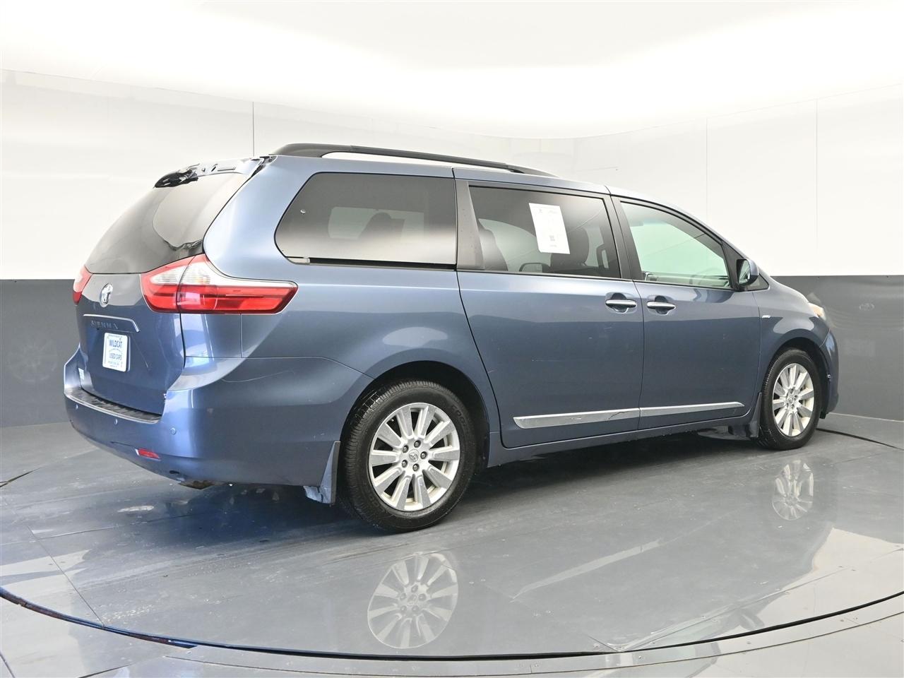 Toyota Sienna XLE 7-Passenger AWD 2017